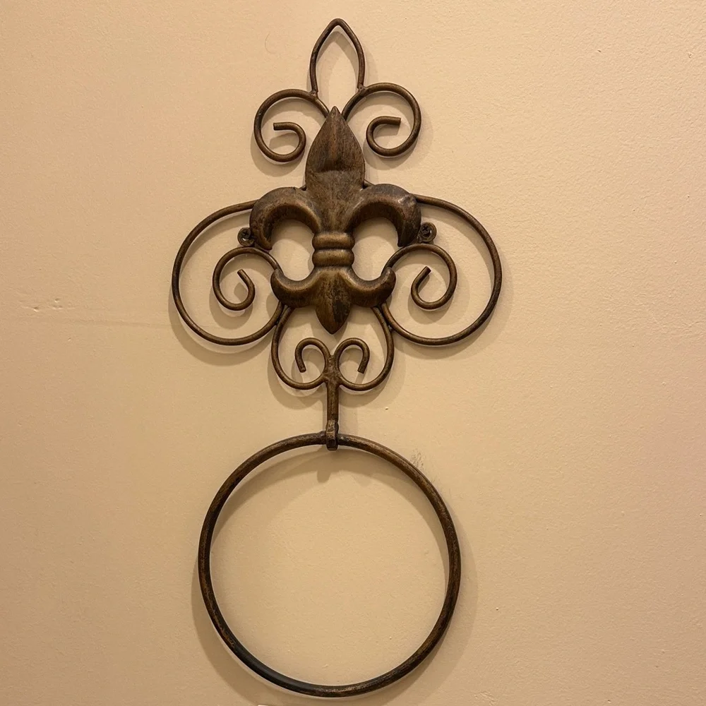 Fleur-de-Lis Decorative Wall Hook in Antique Brown